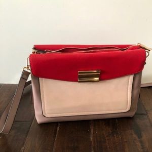 Ladies should bag with tons of pockets